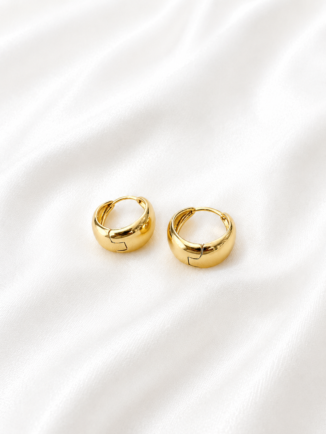 Simple triangle earrings