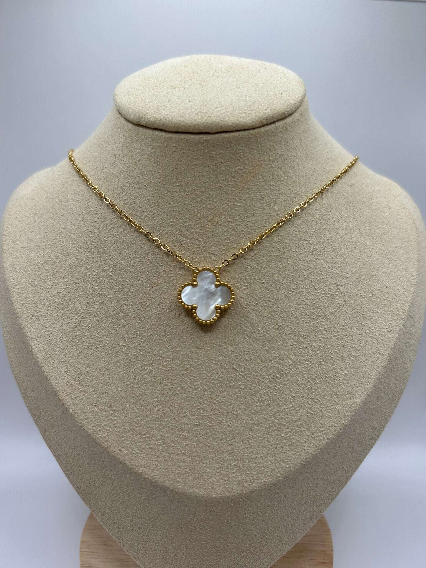 Lucky Necklace White