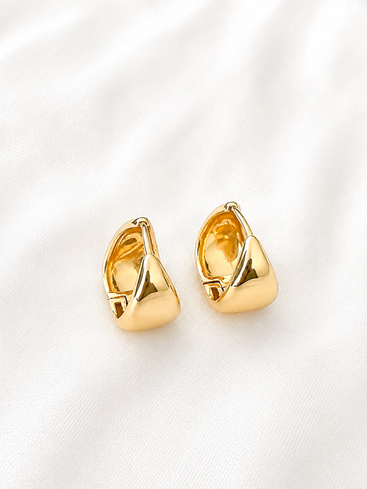Simple triangle earrings
